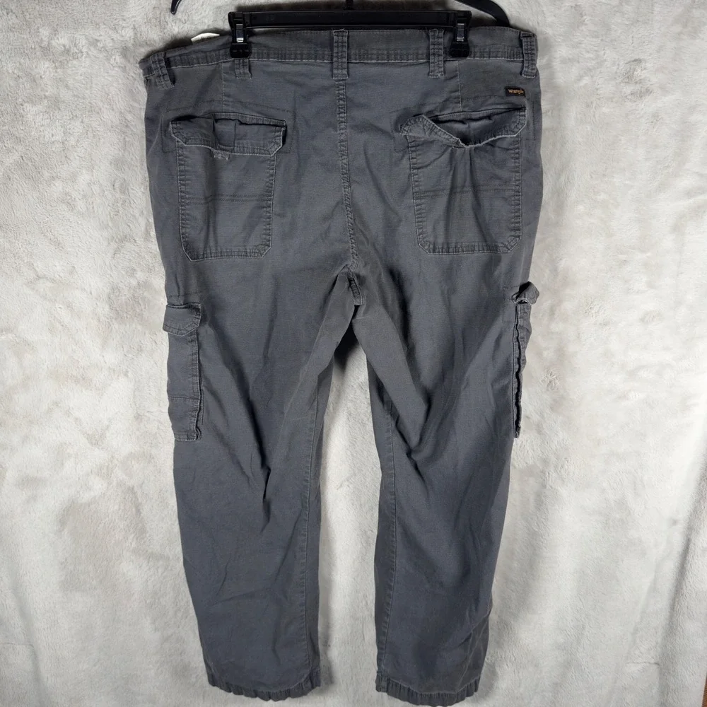 Wrangler‎ Mens Cargo Pants Gray Relaxed Fit Flat Front Size 40 x 30